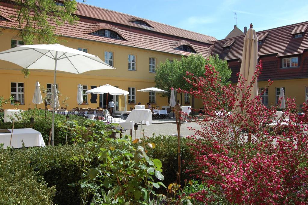 Hotel Vierseithof Luckenwalde Exterior photo