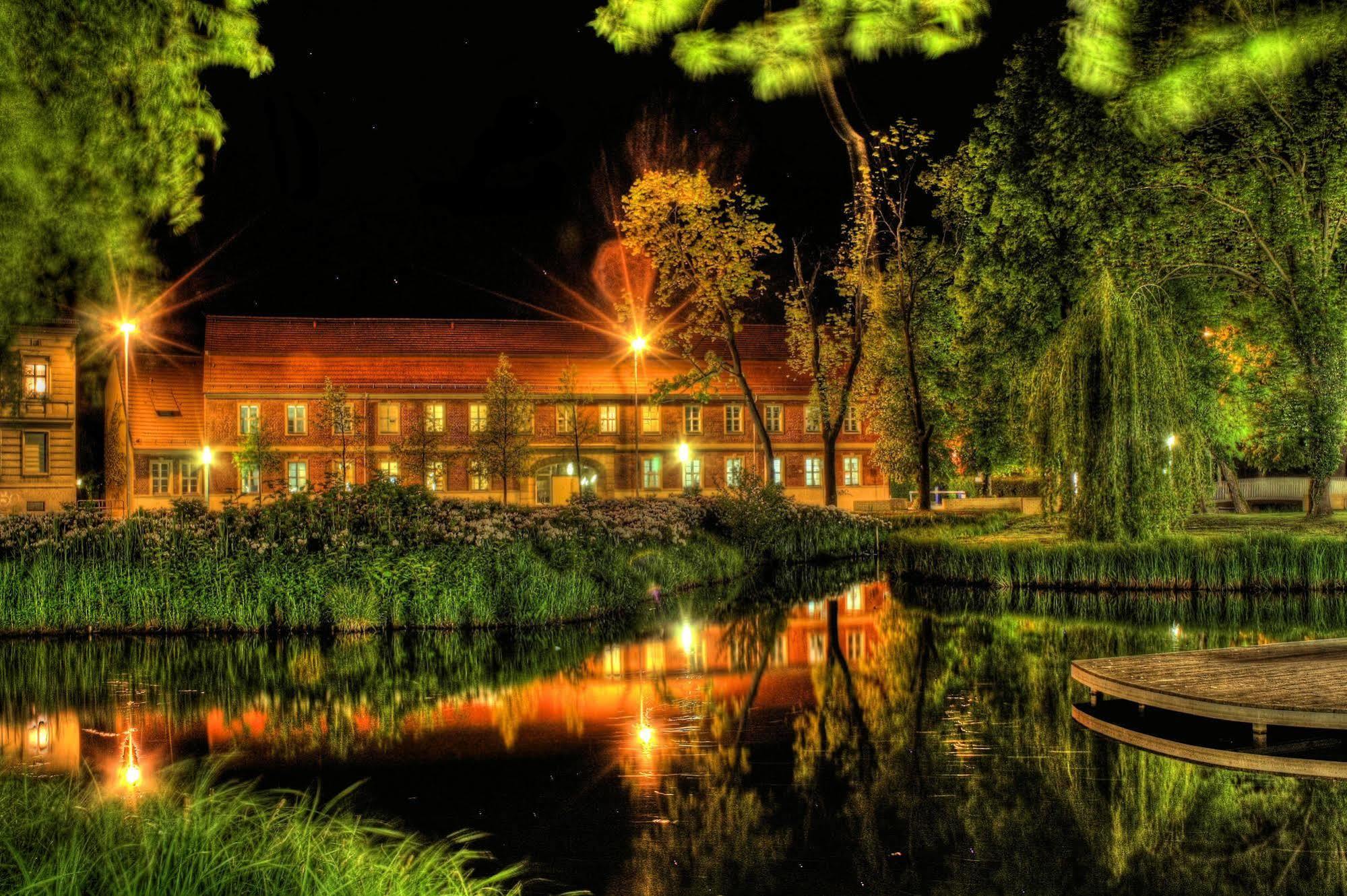 Hotel Vierseithof Luckenwalde Exterior photo