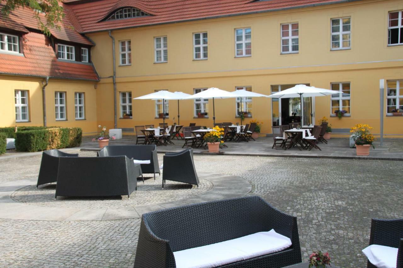 Hotel Vierseithof Luckenwalde Exterior photo