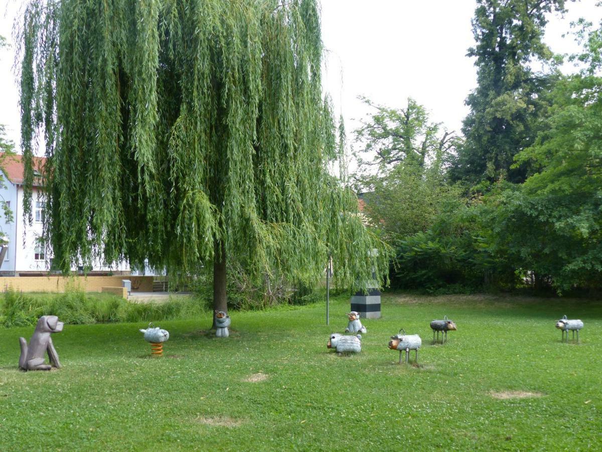 Hotel Vierseithof Luckenwalde Exterior photo