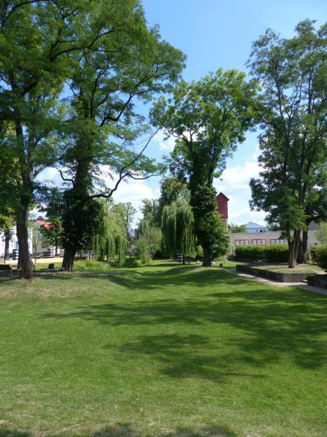 Hotel Vierseithof Luckenwalde Exterior photo